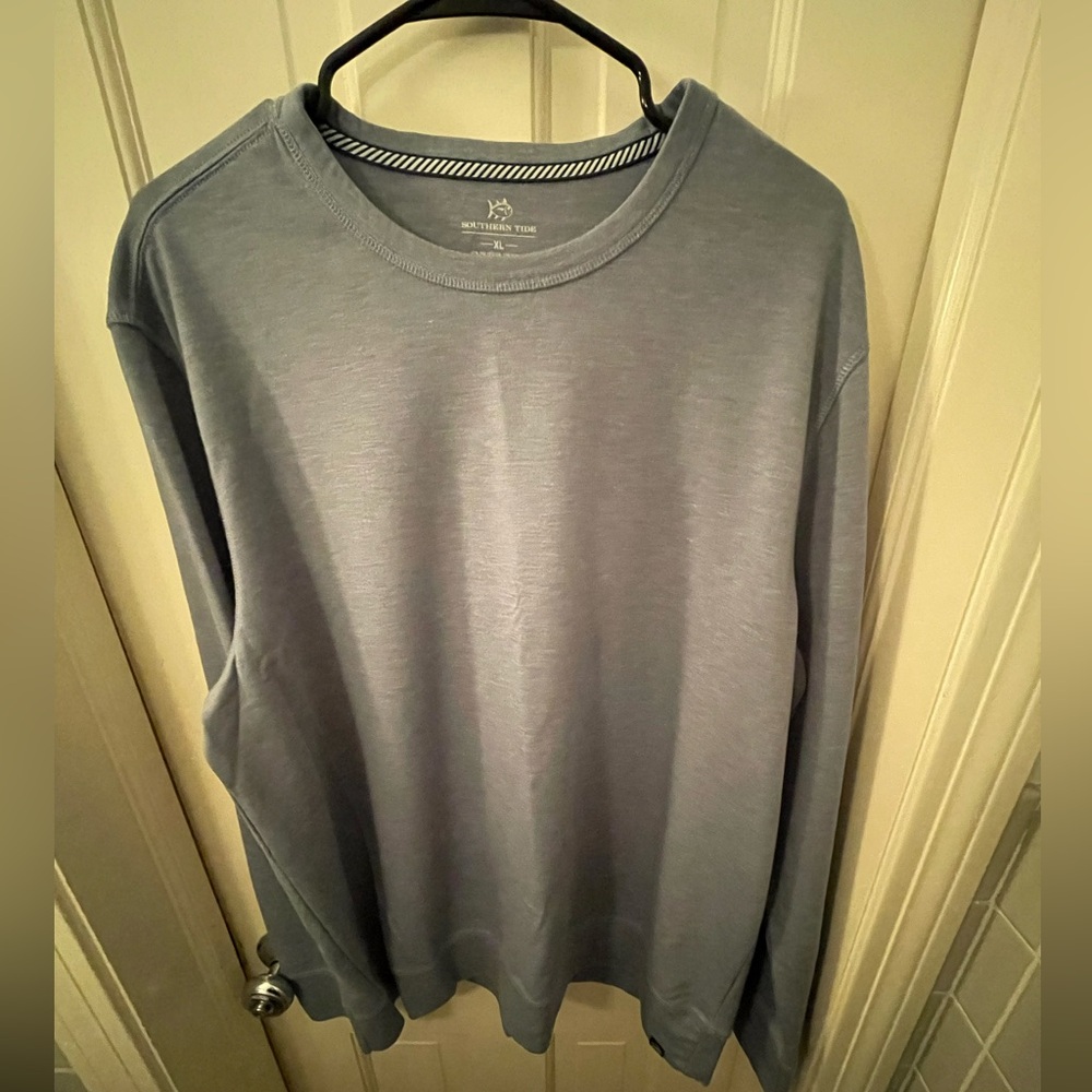 Mens Southern Tide pullover.